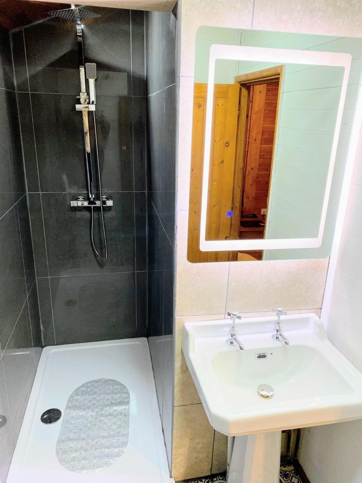 فيلا Otter 4 Hot Tub - Huntersmoon-Warminster-Bath-Salisbury المظهر الخارجي الصورة