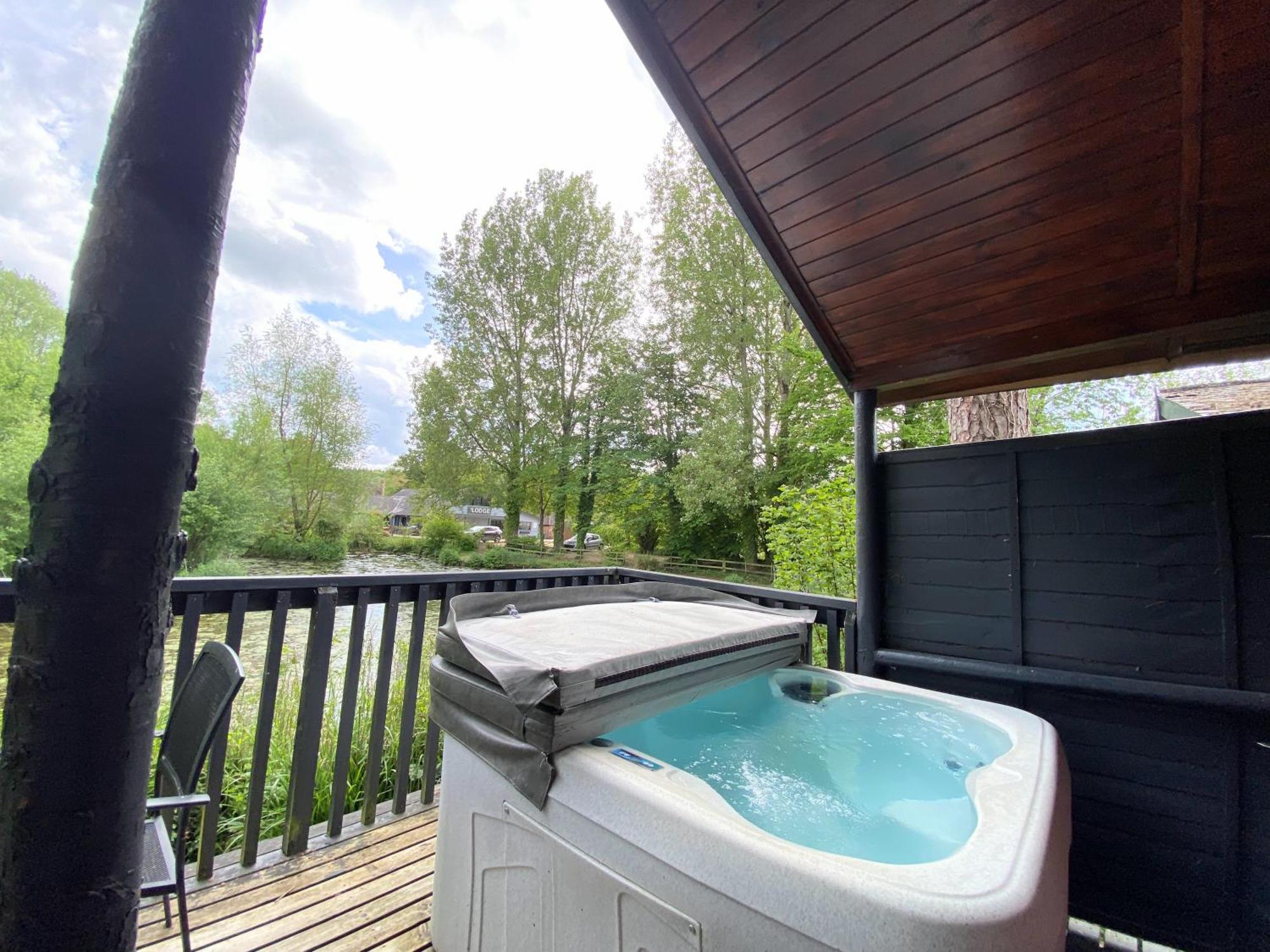 فيلا Otter 4 Hot Tub - Huntersmoon-Warminster-Bath-Salisbury المظهر الخارجي الصورة
